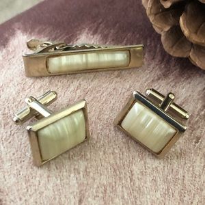 Vintage men’s golden marble cuff link tie bar set